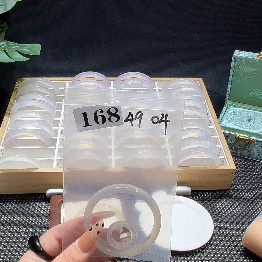 皎***玛瑙/玉髓合金手镯