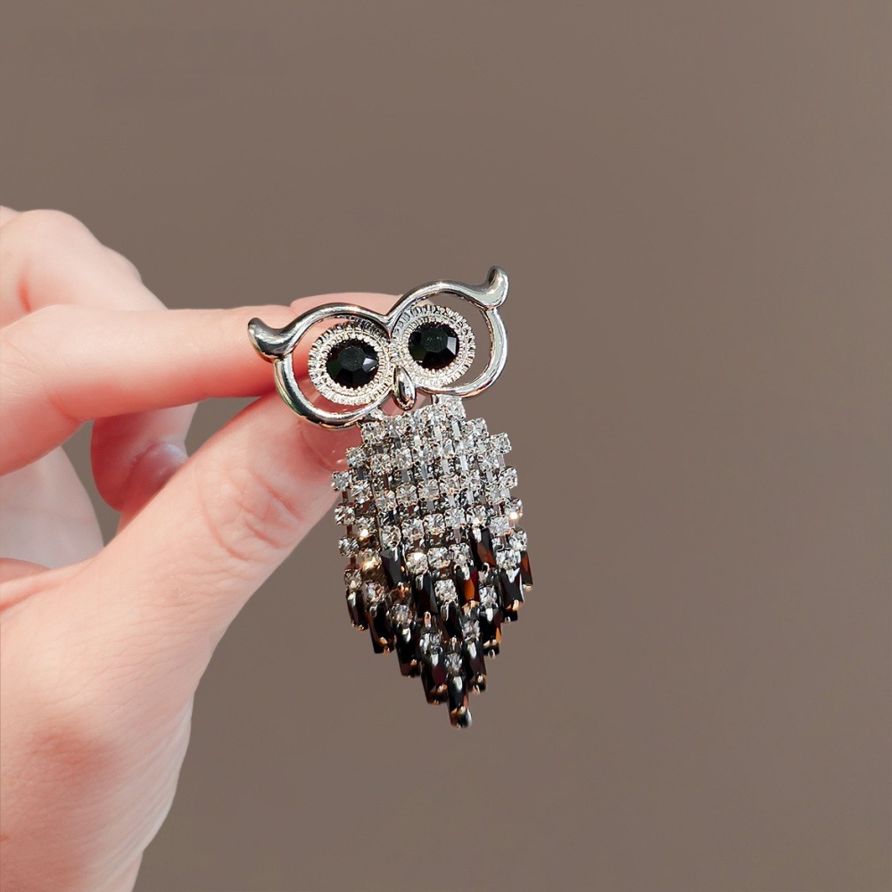 锌合金合成锆石胸针 高级感水钻流苏猫头鹰胸花时尚精致别针女