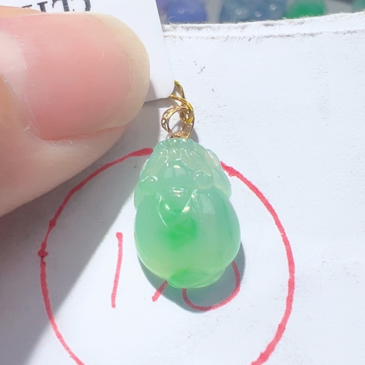 翡翠挂件18K金镶嵌翡翠