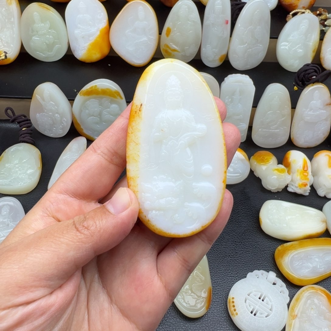 *****和田玉未镶嵌颈饰