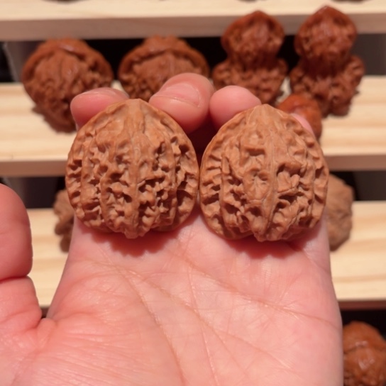 文玩核桃吊坠苹果园