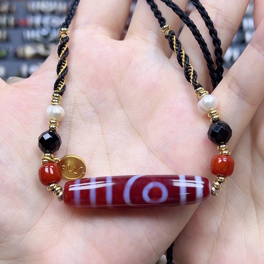 玛瑙/玉髓颈饰未镶嵌若****依