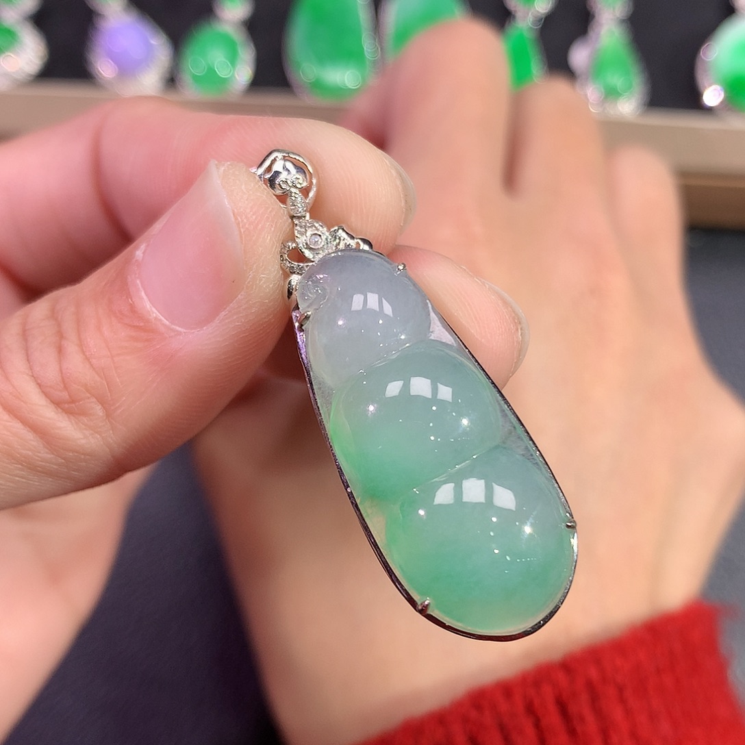 翡翠吊坠(赠链)18K金镶嵌