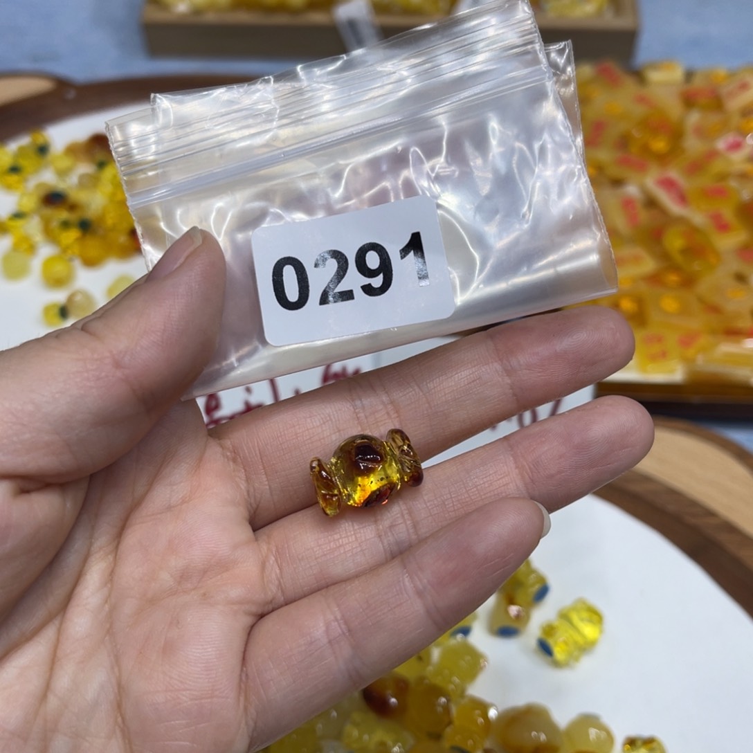 琥珀珠宝奇石未镶嵌