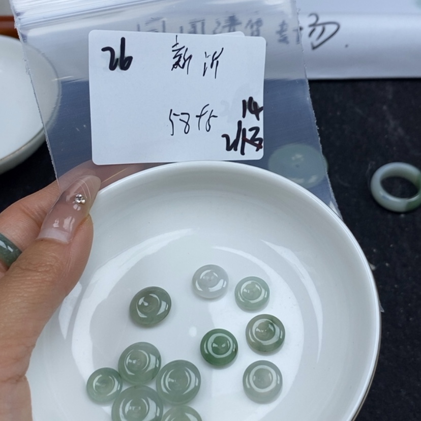 【闪购商品】翡翠颈饰未镶嵌新****婷