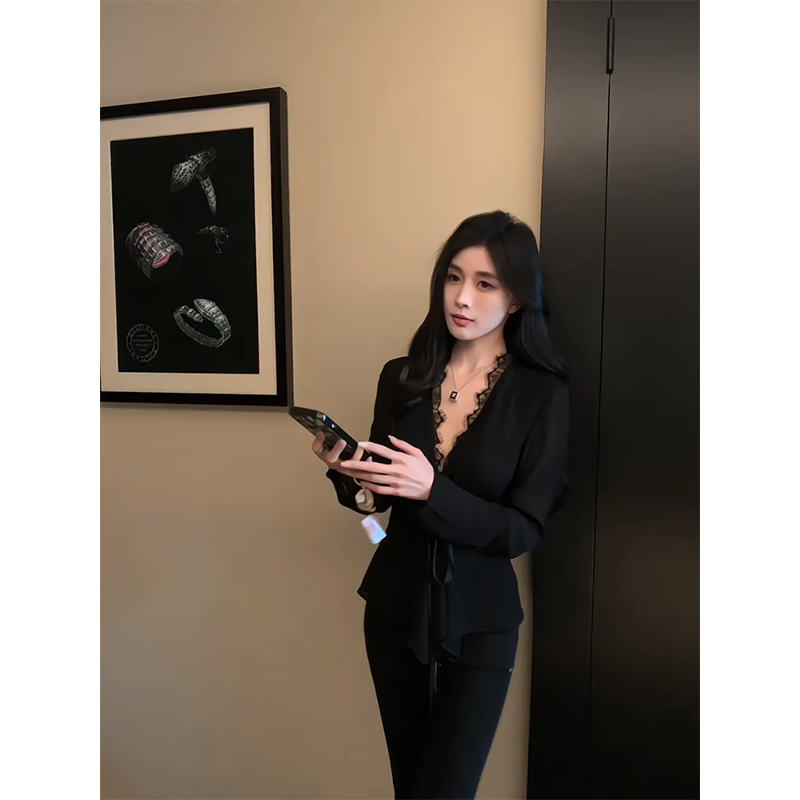 千金名媛风衣服早秋气质蕾丝拼接绑带收腰v领衬衫女长袖上衣黑色