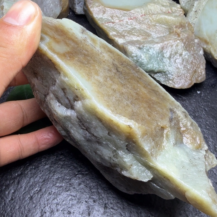 和田玉（糖玉）未镶嵌珠宝奇石