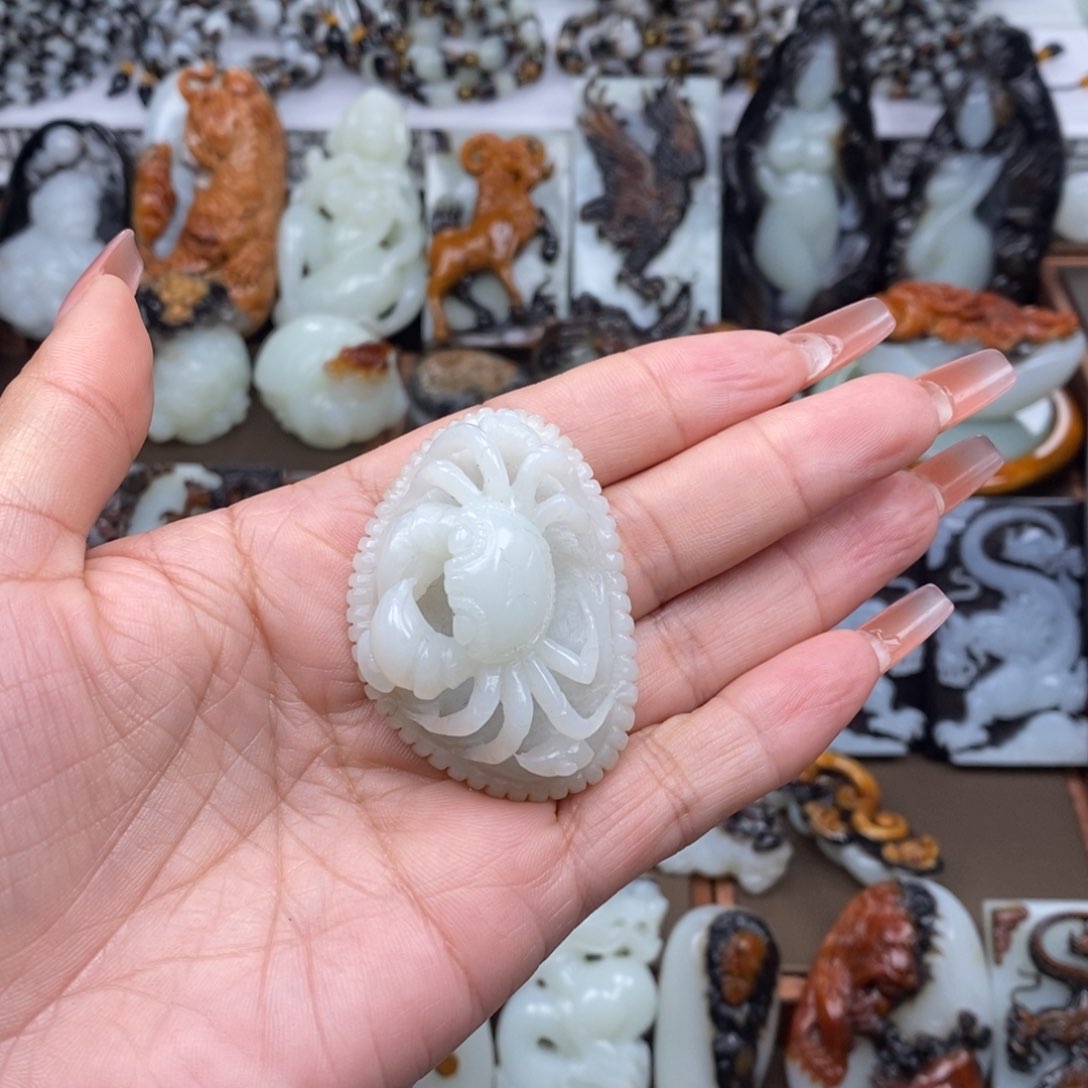 颈饰未镶嵌和田玉
