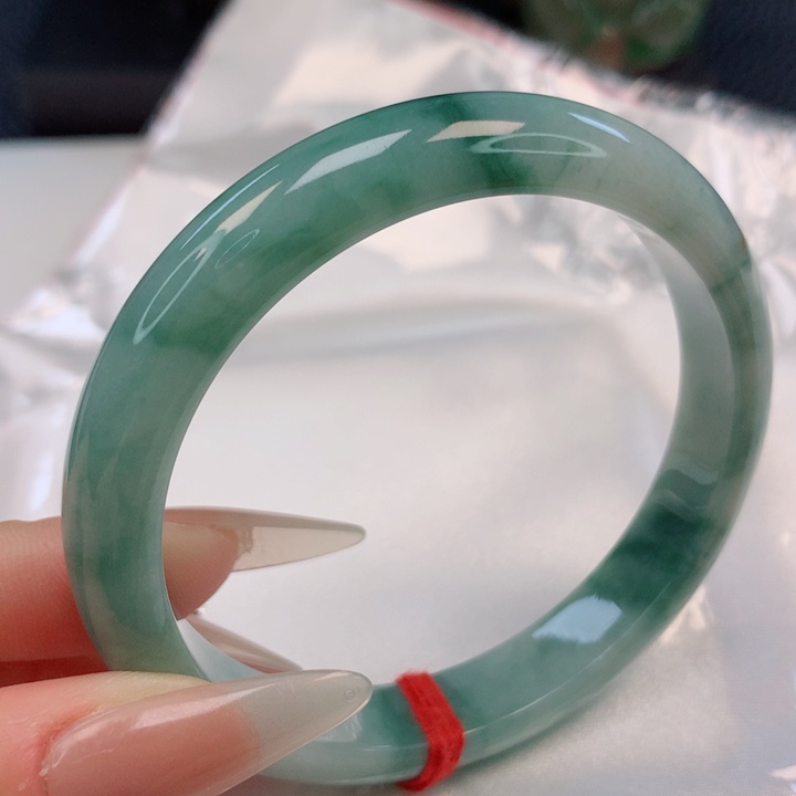 翡翠手镯未镶嵌56圈