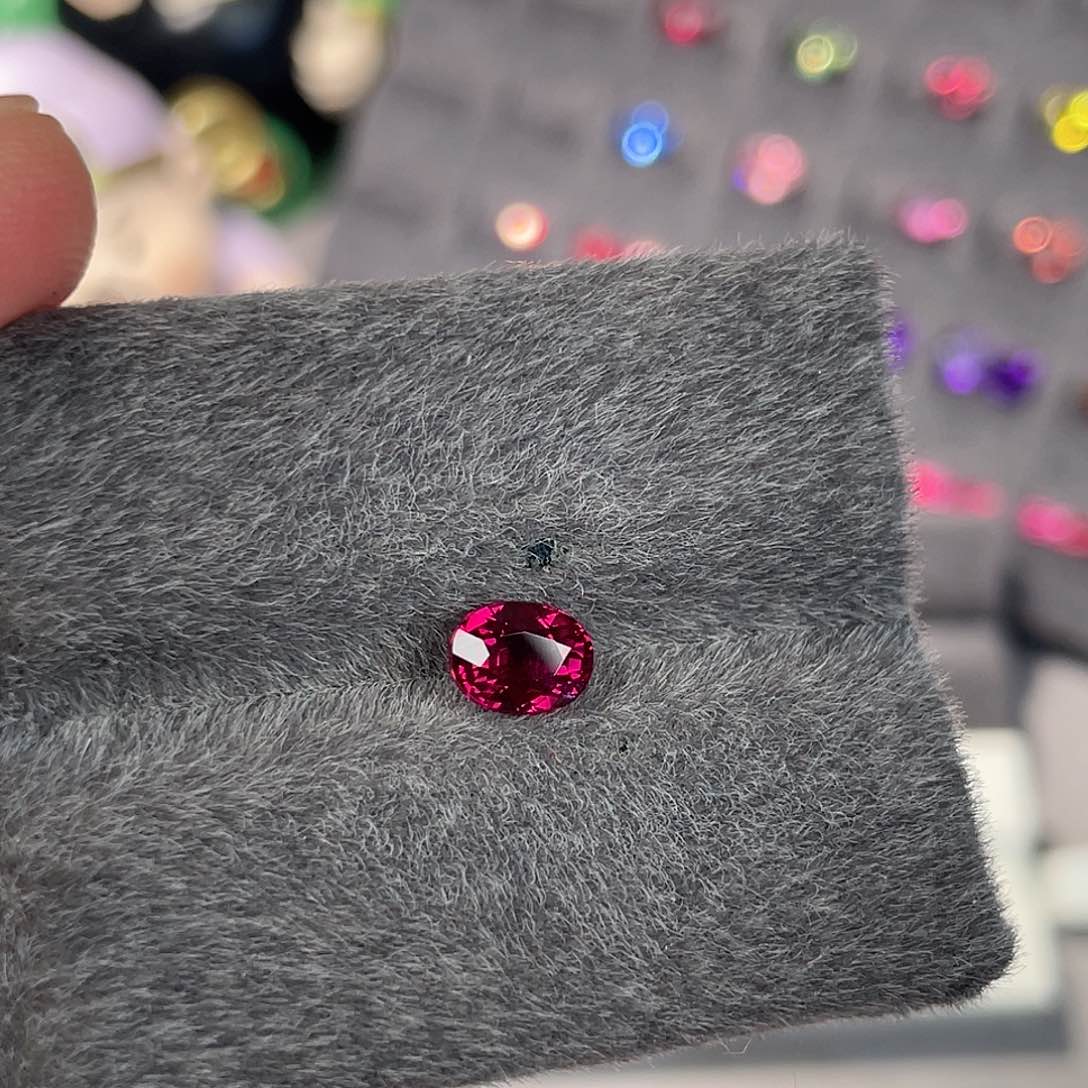 红宝石裸石未镶嵌