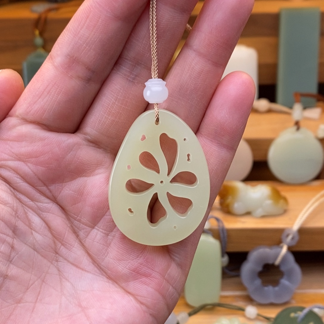 和田玉未镶嵌颈饰