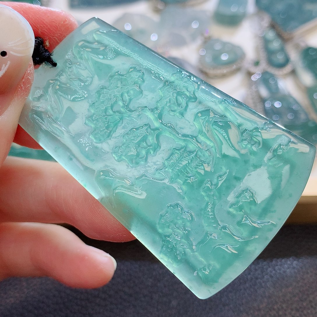 翡翠挂件未镶嵌翡翠