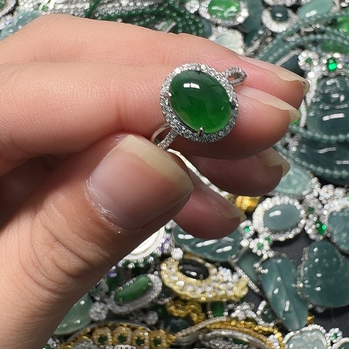 翡翠未镶嵌颈饰天然A货翡翠放漏