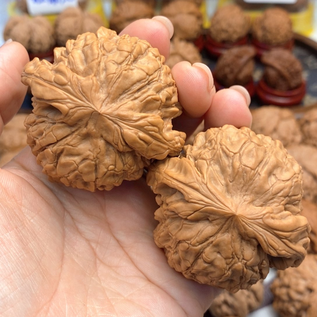 【闪购商品】文玩核桃吊坠55尺全品龙鼎