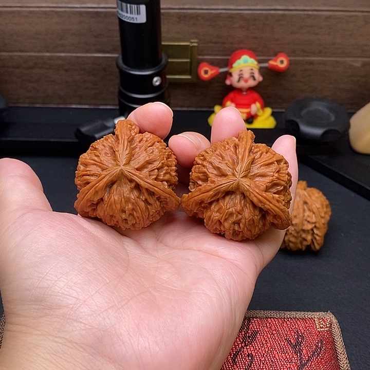俞***振把件文玩核桃白奔