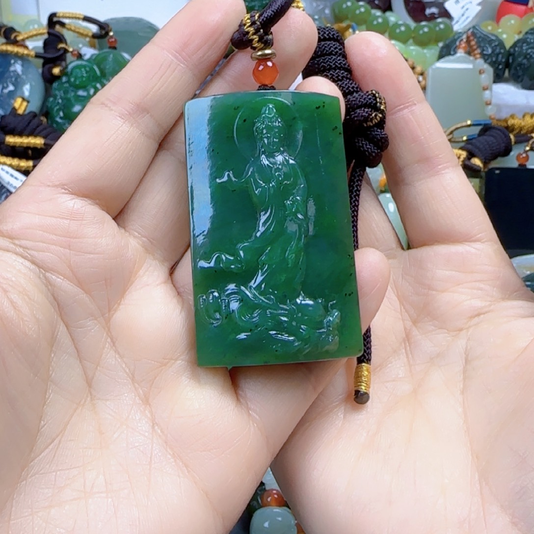 王***范和田玉未镶嵌颈饰