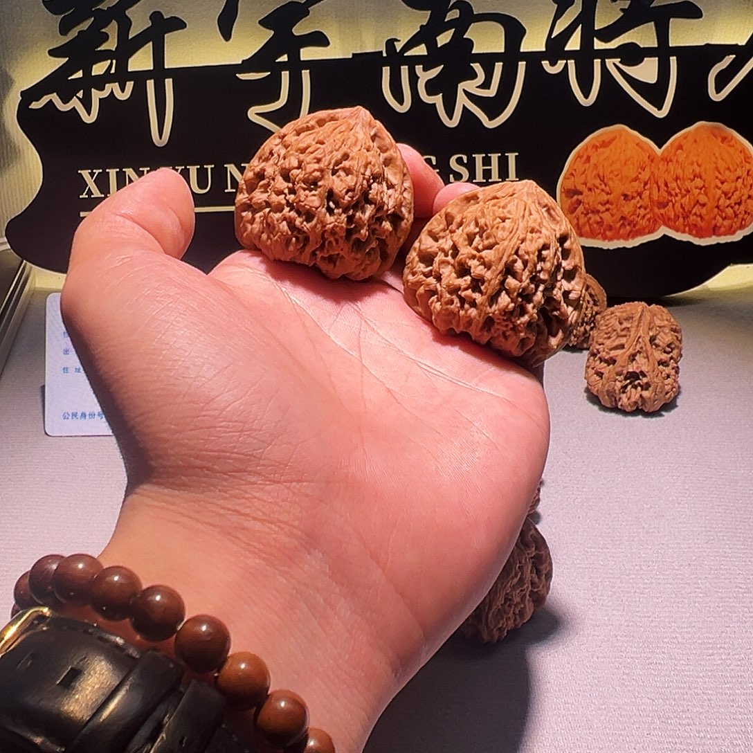 蜘***T文玩核桃吊坠新宇南将石43
