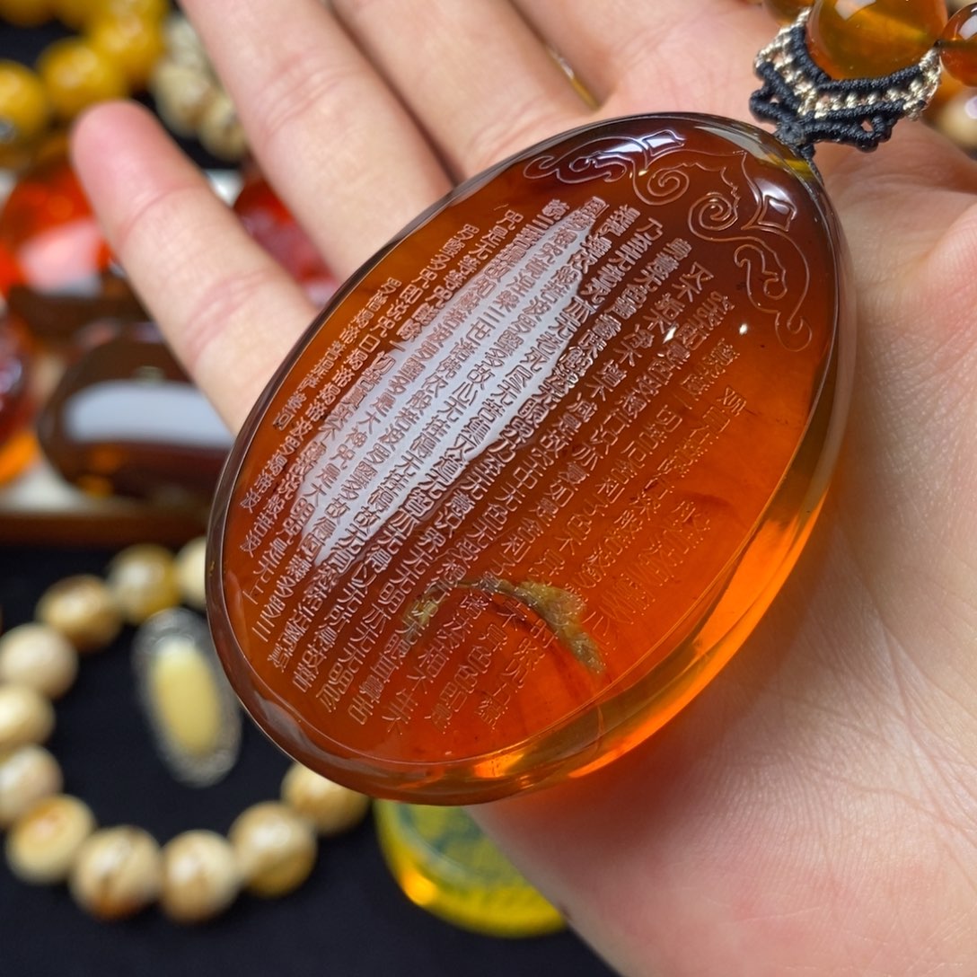 琥珀未镶嵌颈饰40克