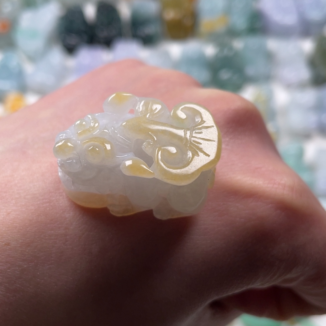 翡翠吊坠(赠链)未镶嵌