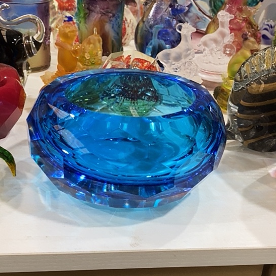 琉璃花瓶高9厘米宽18厘米