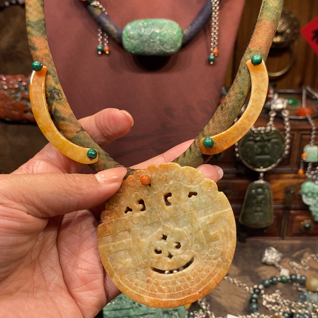 翡翠吊坠(赠链)未镶嵌