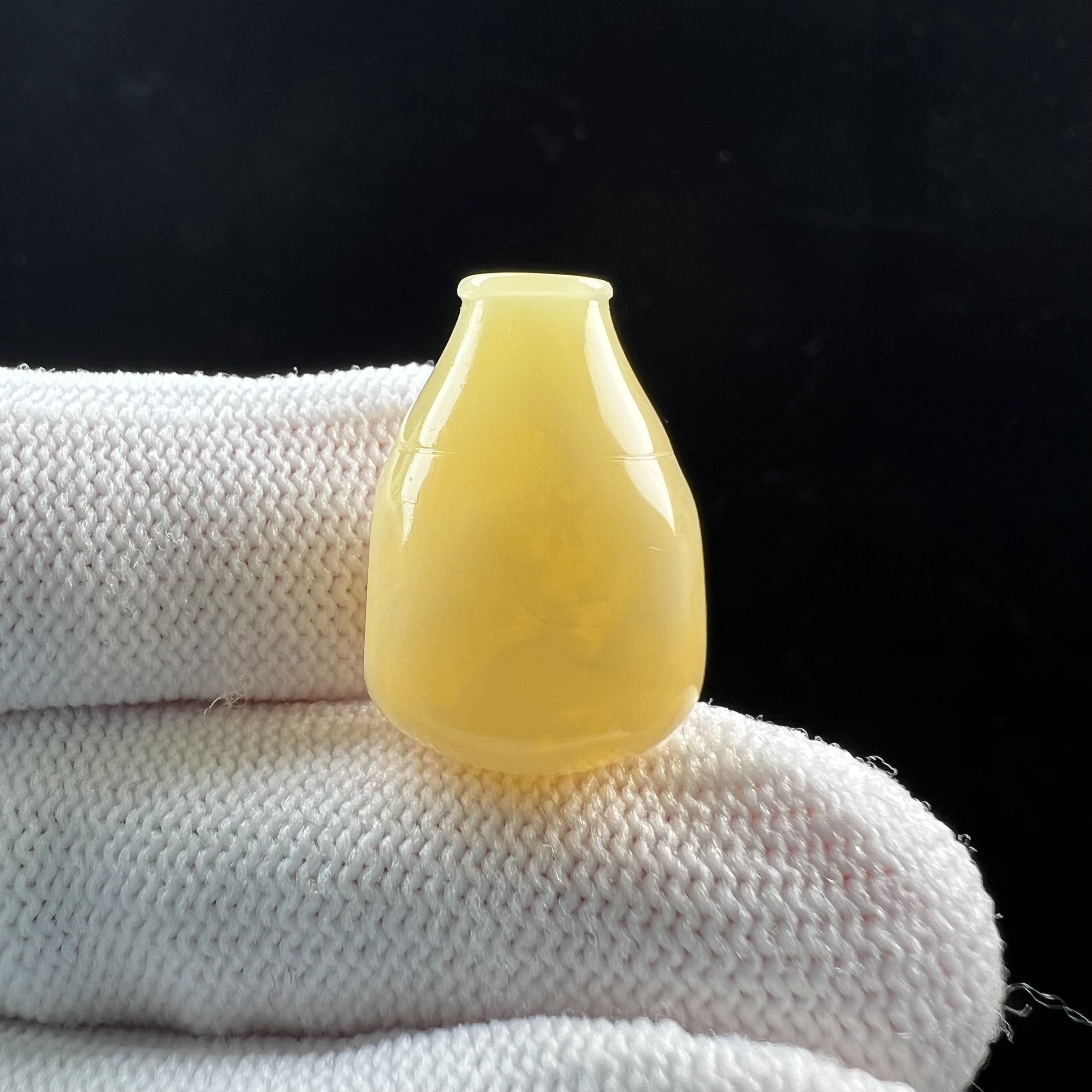 J7832天然原矿蜜蜡三通13.7x21mm 2.3克支持复检假一赔四