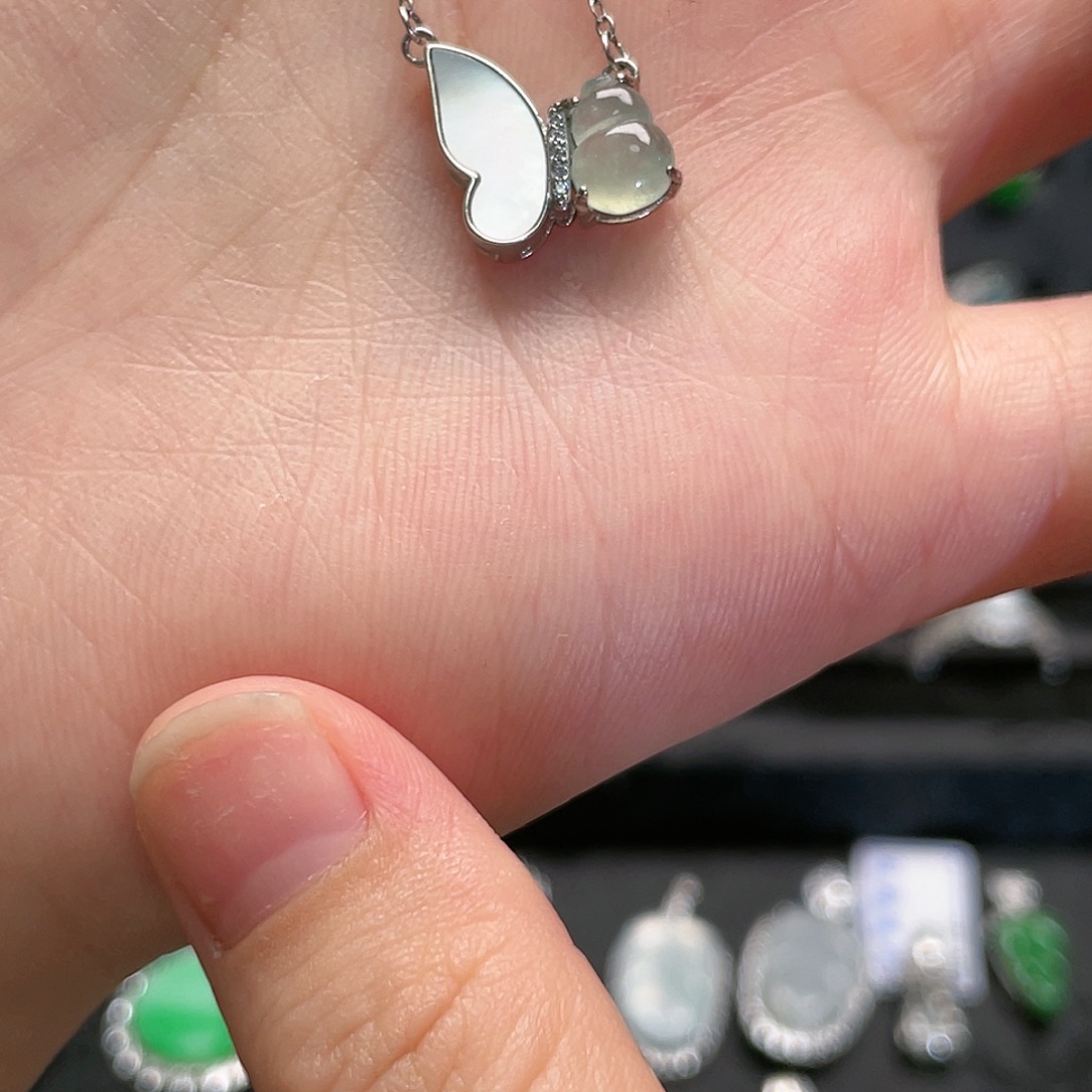 翡翠未镶嵌颈饰套链