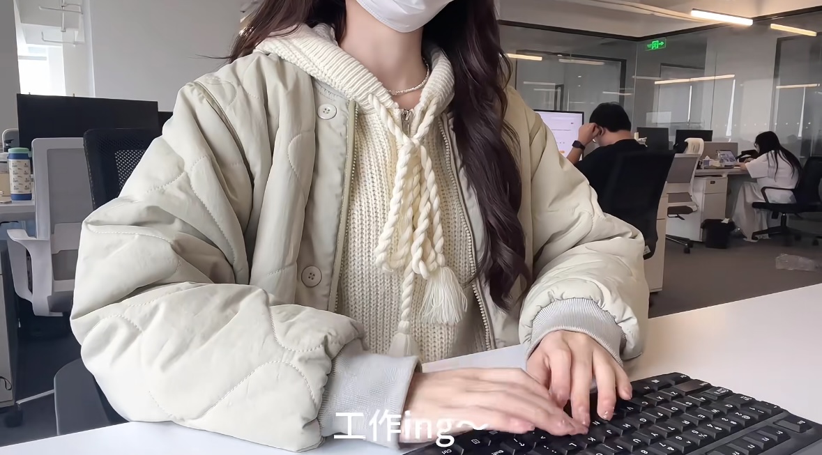 秋冬季搭配一整套韩剧穿搭时尚盐系高级感独特毛衣棉服三件套装女