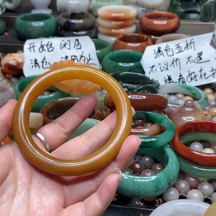 石英质玉手镯未镶嵌