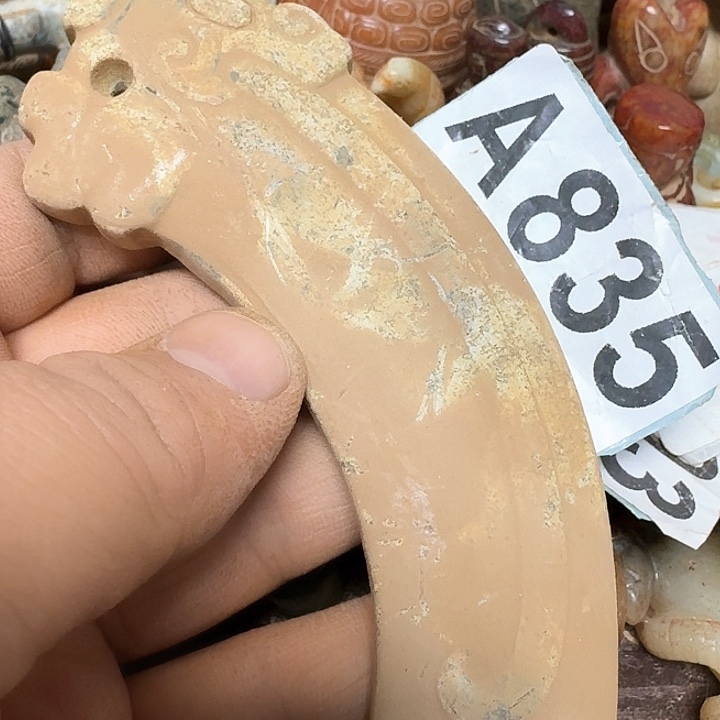 蛇纹石玉颈饰未镶嵌