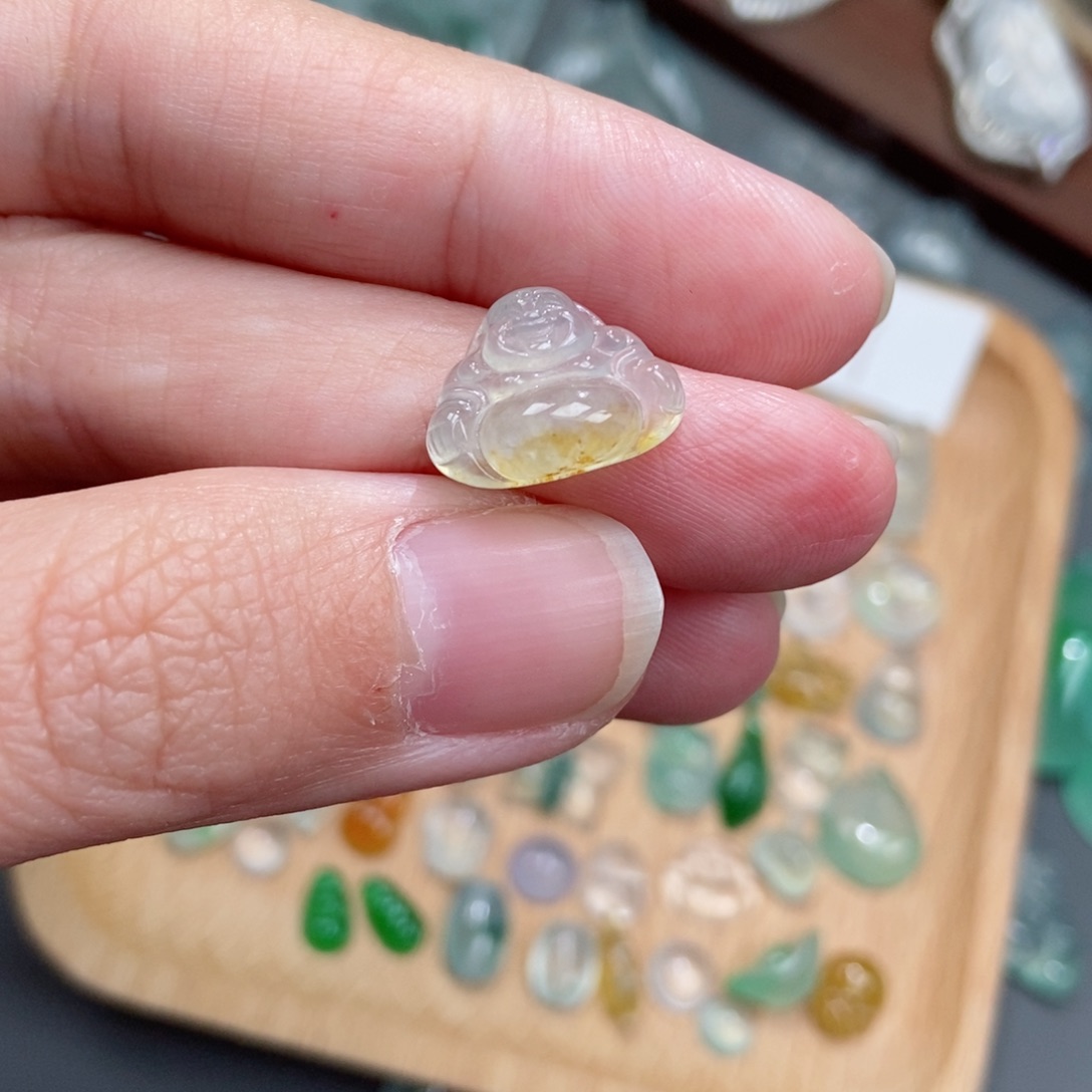 翡翠颈饰未镶嵌翡翠