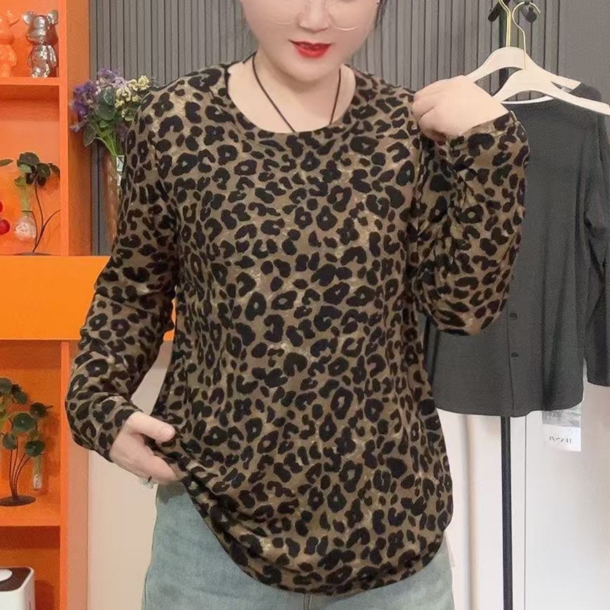 短款大弹力豹纹打底衫