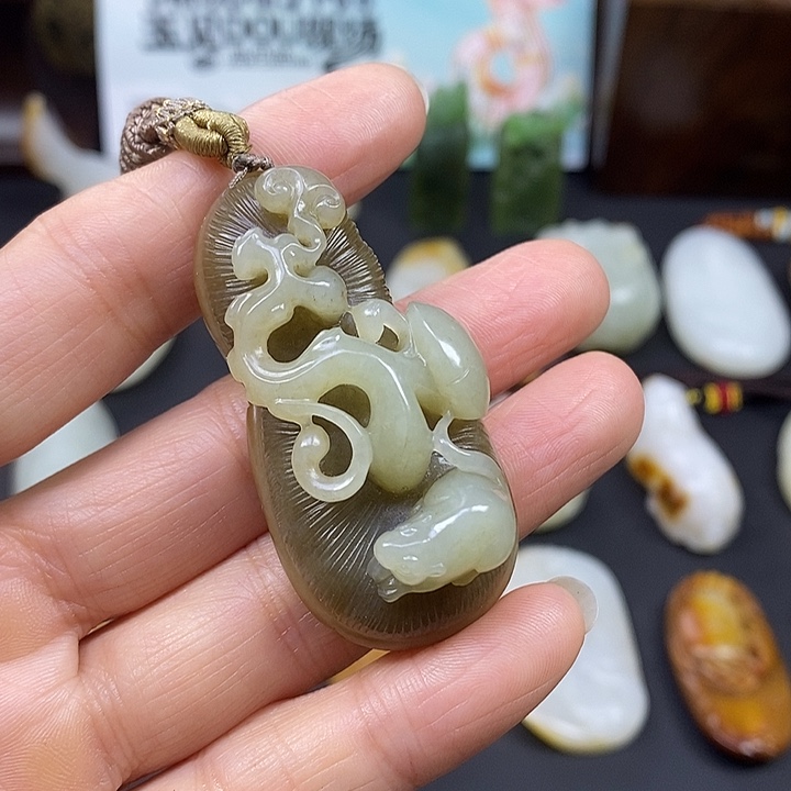 和田玉未镶嵌颈饰