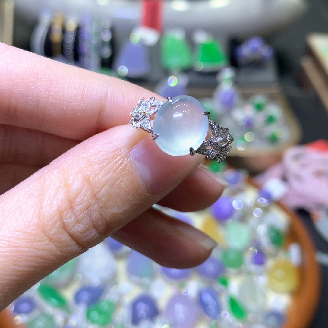 【闪购商品】翡翠颈饰18K金镶嵌翡翠吊坠项链