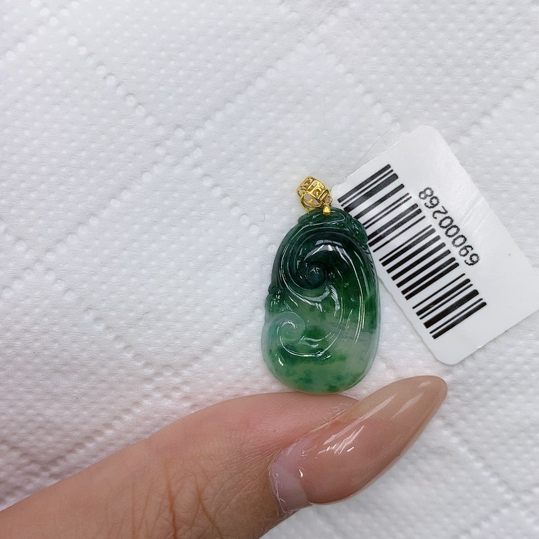 颈饰18K金镶嵌翡翠