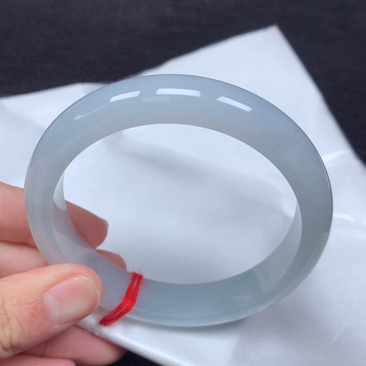 翡翠手镯未镶嵌60-61。