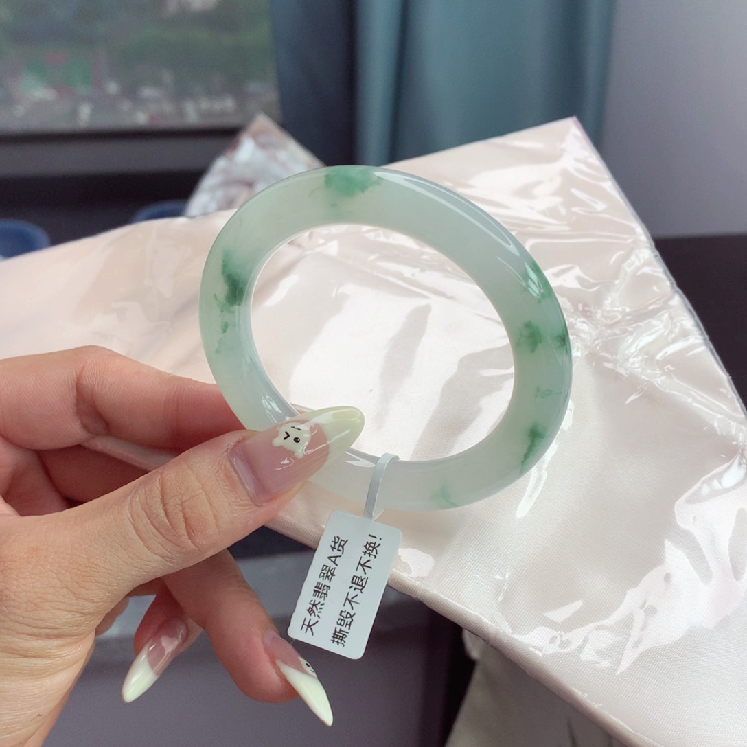 翡翠手镯（圆镯）未镶嵌51.1起胶飘绿花 完整性高 小柒