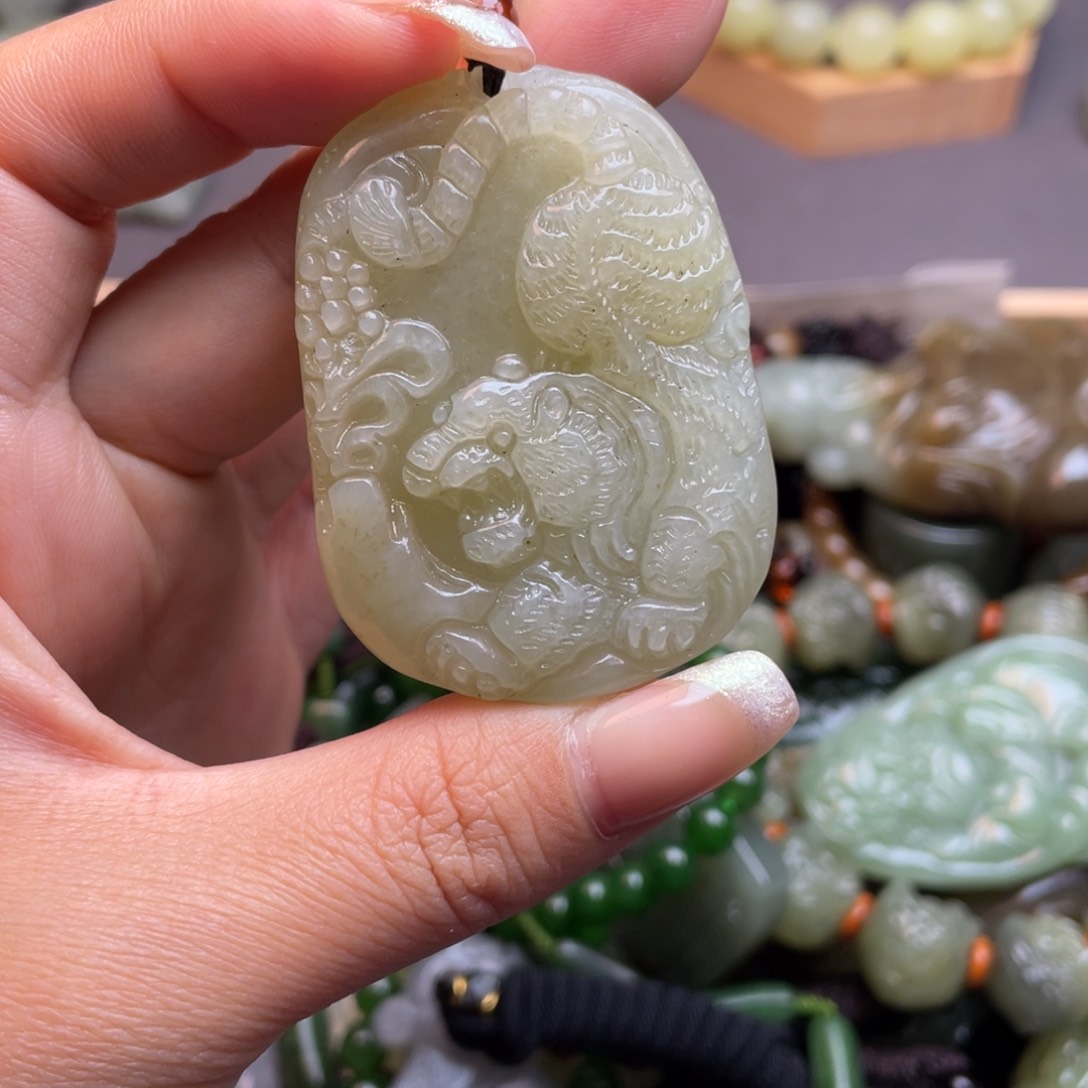 和田玉颈饰未镶嵌