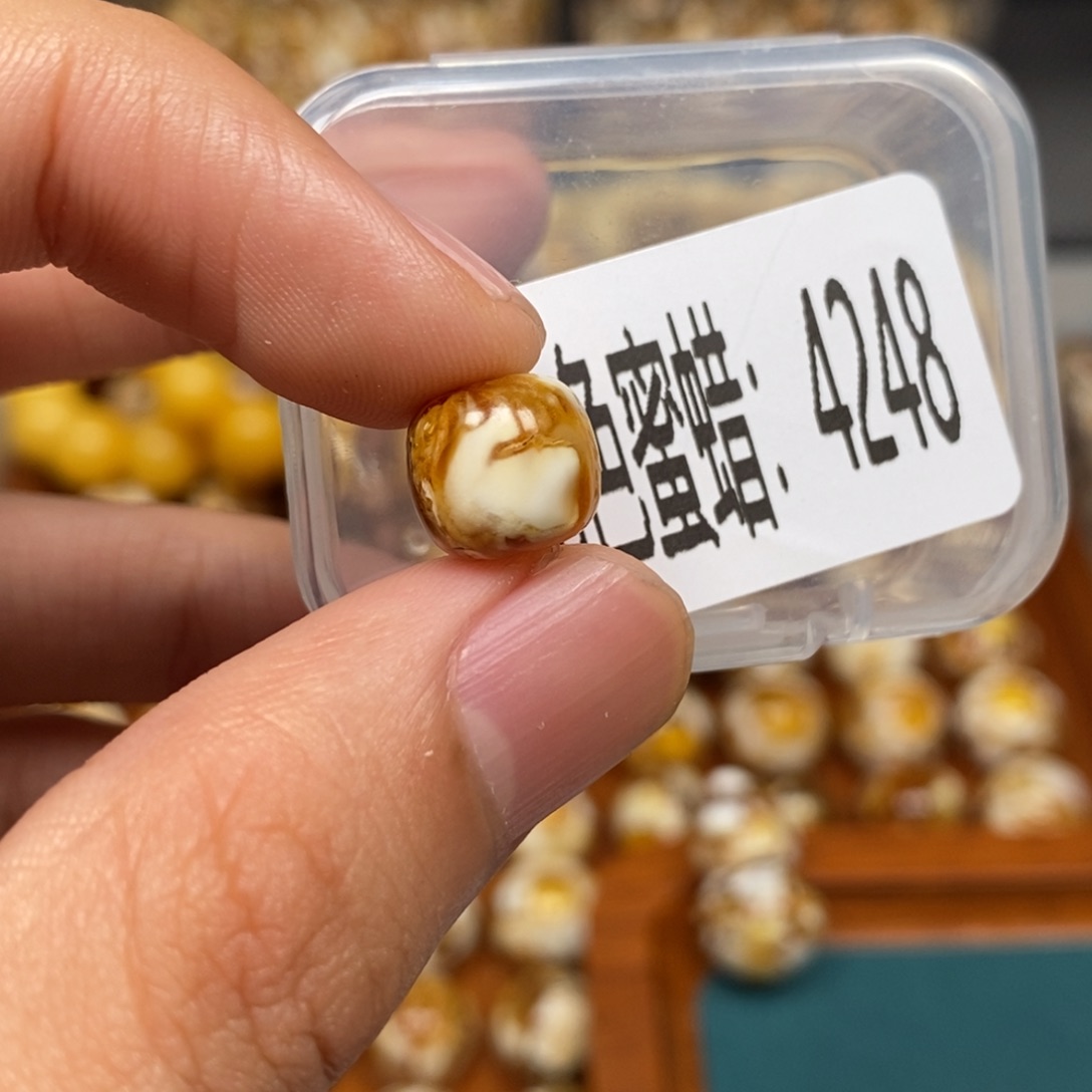 蜜蜡未镶嵌珠宝奇石4248