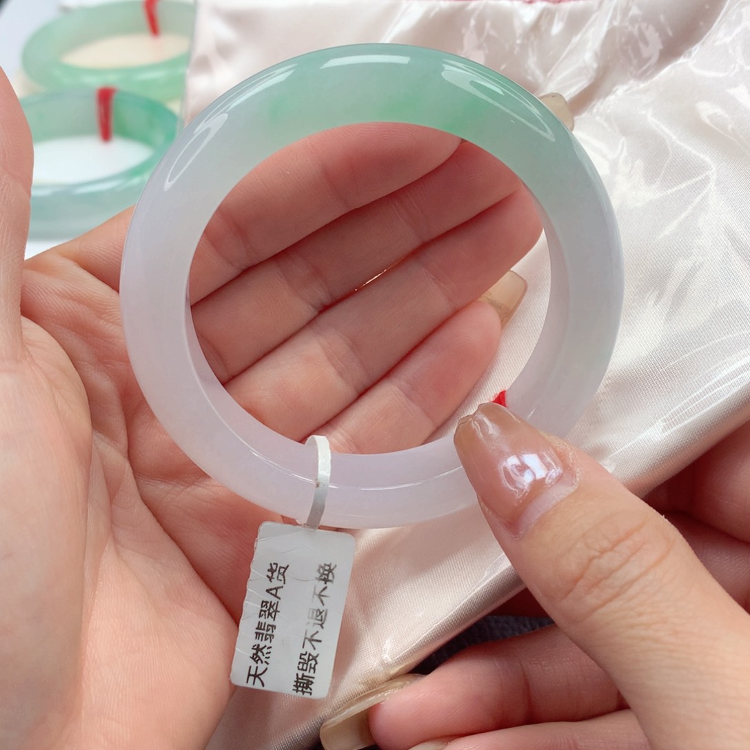 翡翠手镯未镶嵌54圈口 细腻起冰仙气淡春彩