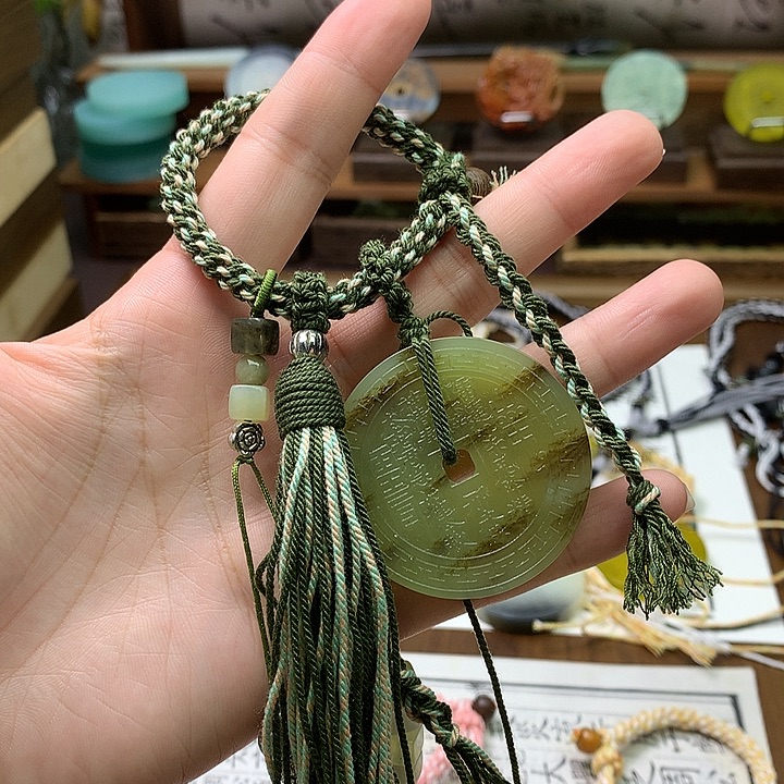 未镶嵌蛇纹石玉颈饰