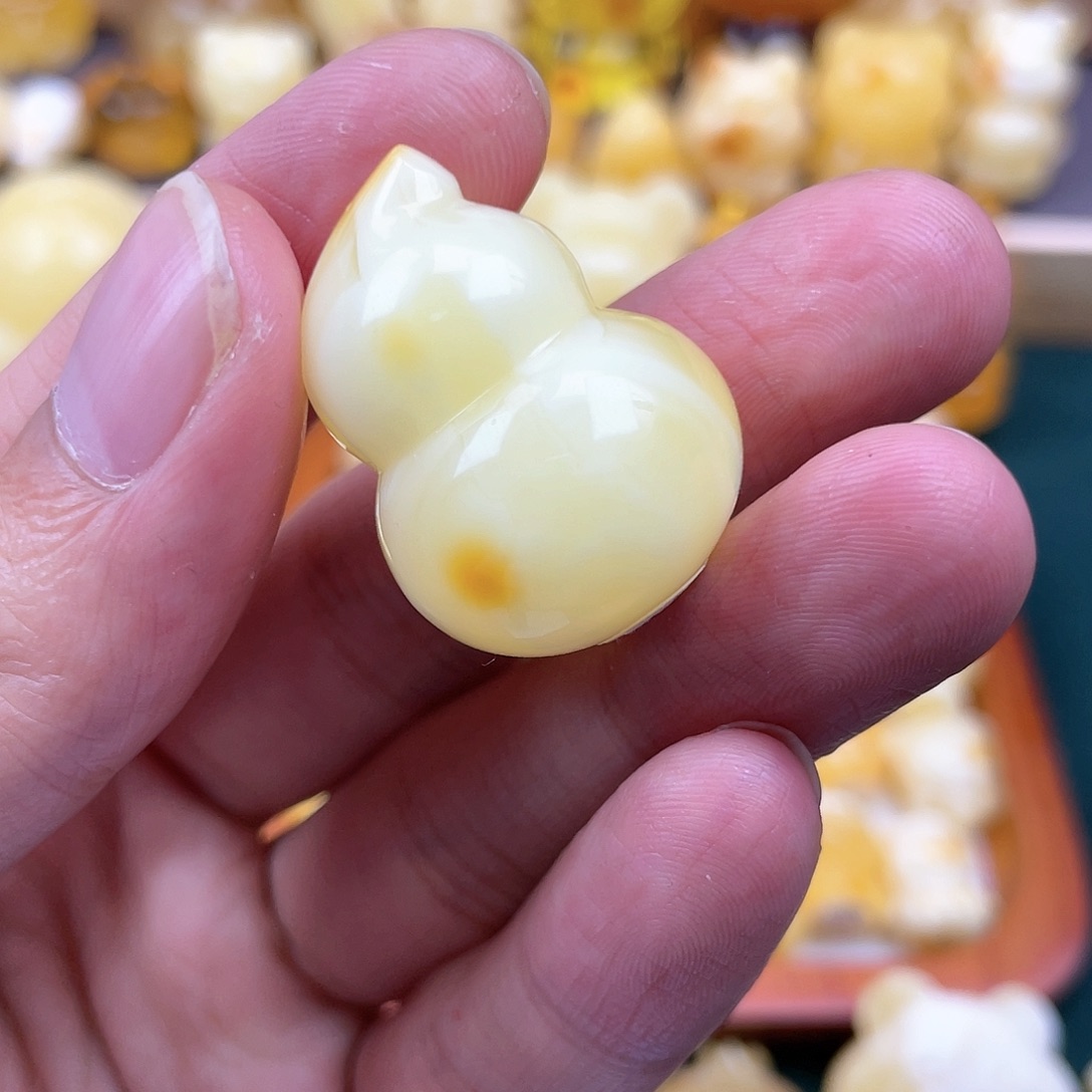 琥珀裸石未镶嵌蜜蜡