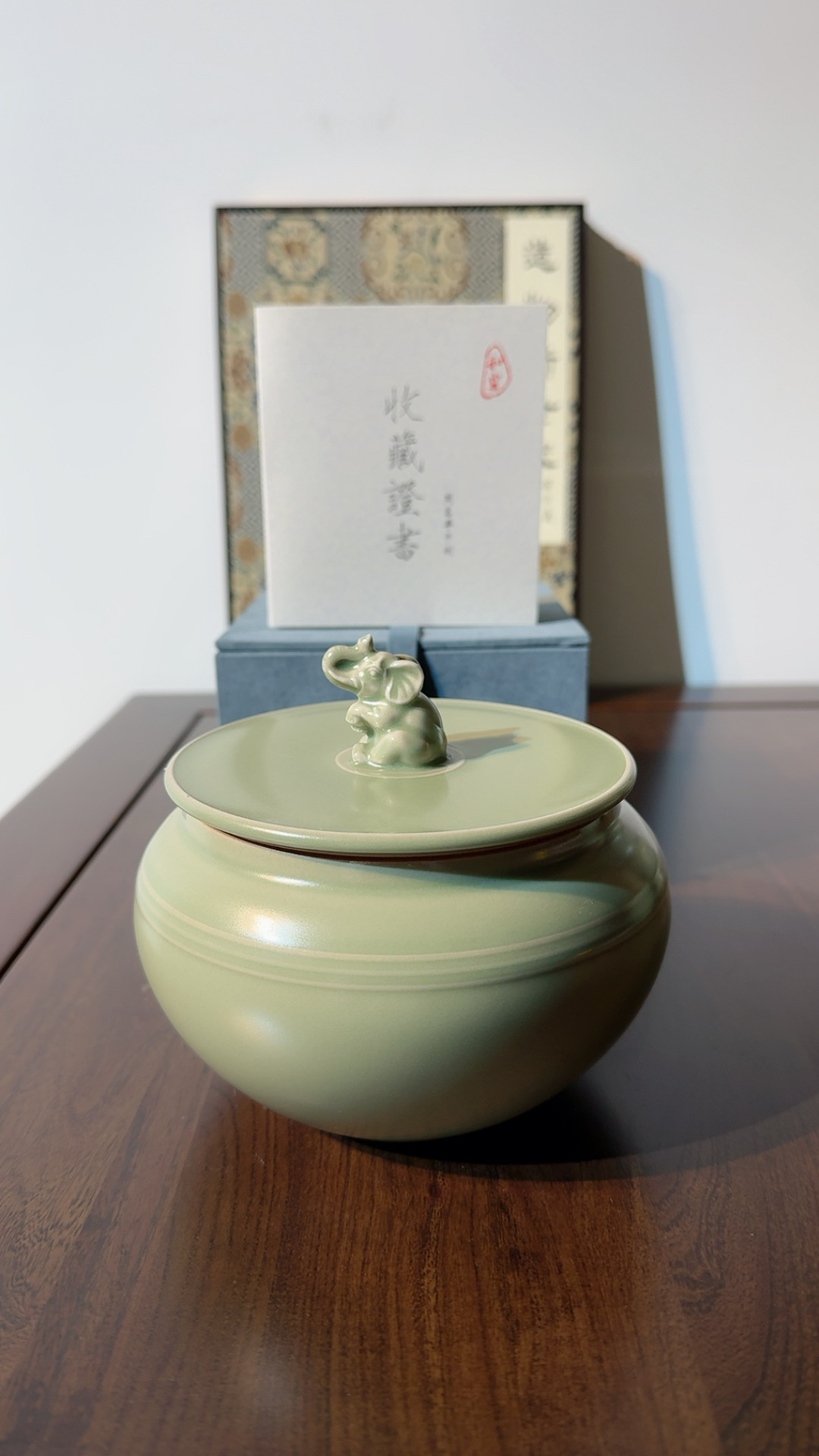 周昌华豆青釉太平有象茶罐