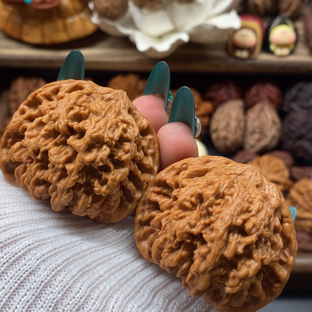 文玩核桃吊坠013满天星47尖黄