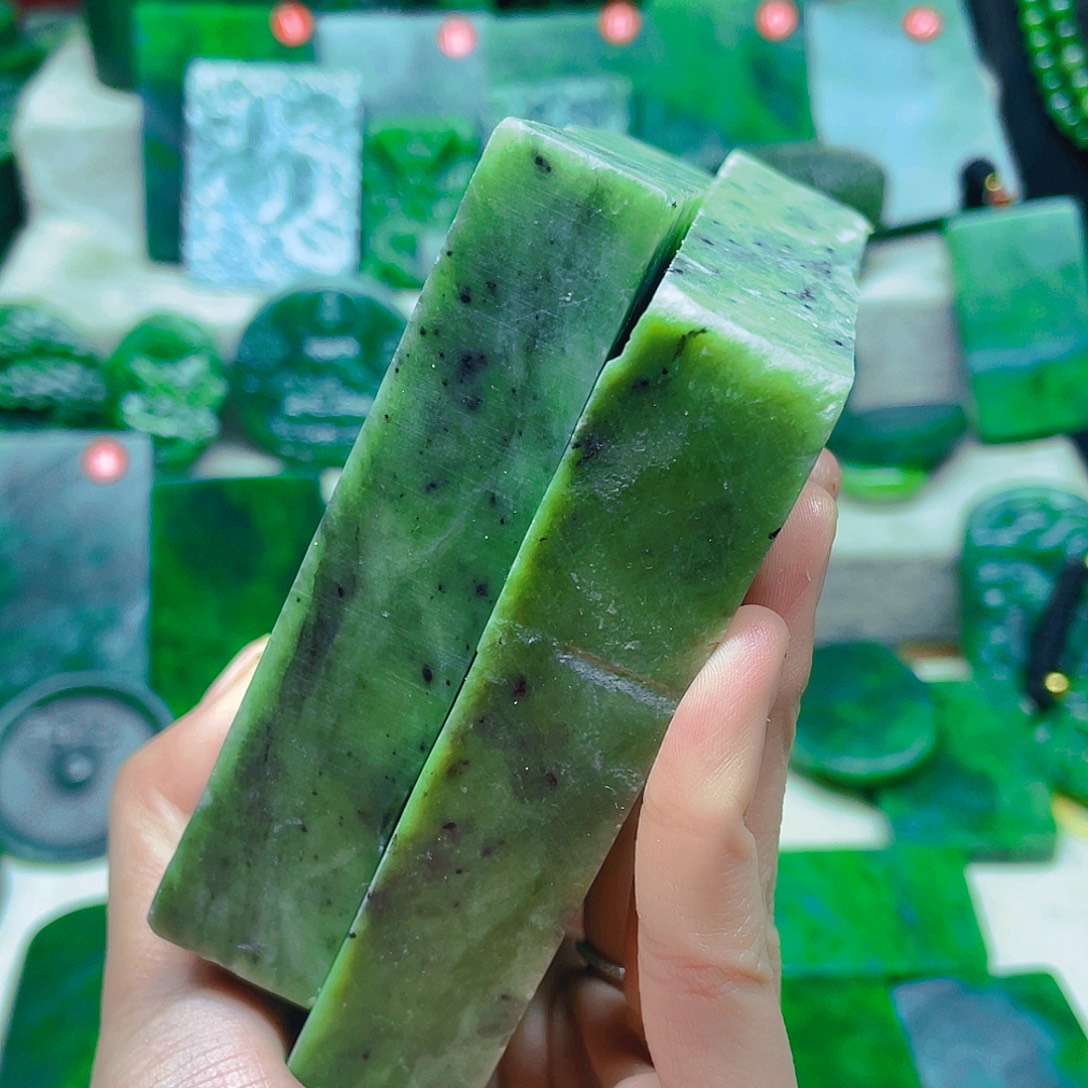 铁***子和田玉（碧玉）未镶嵌珠宝奇石