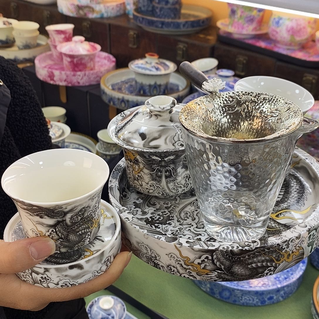 盖碗里的水煮开后放入