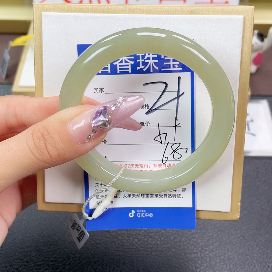 和田玉手镯未镶嵌