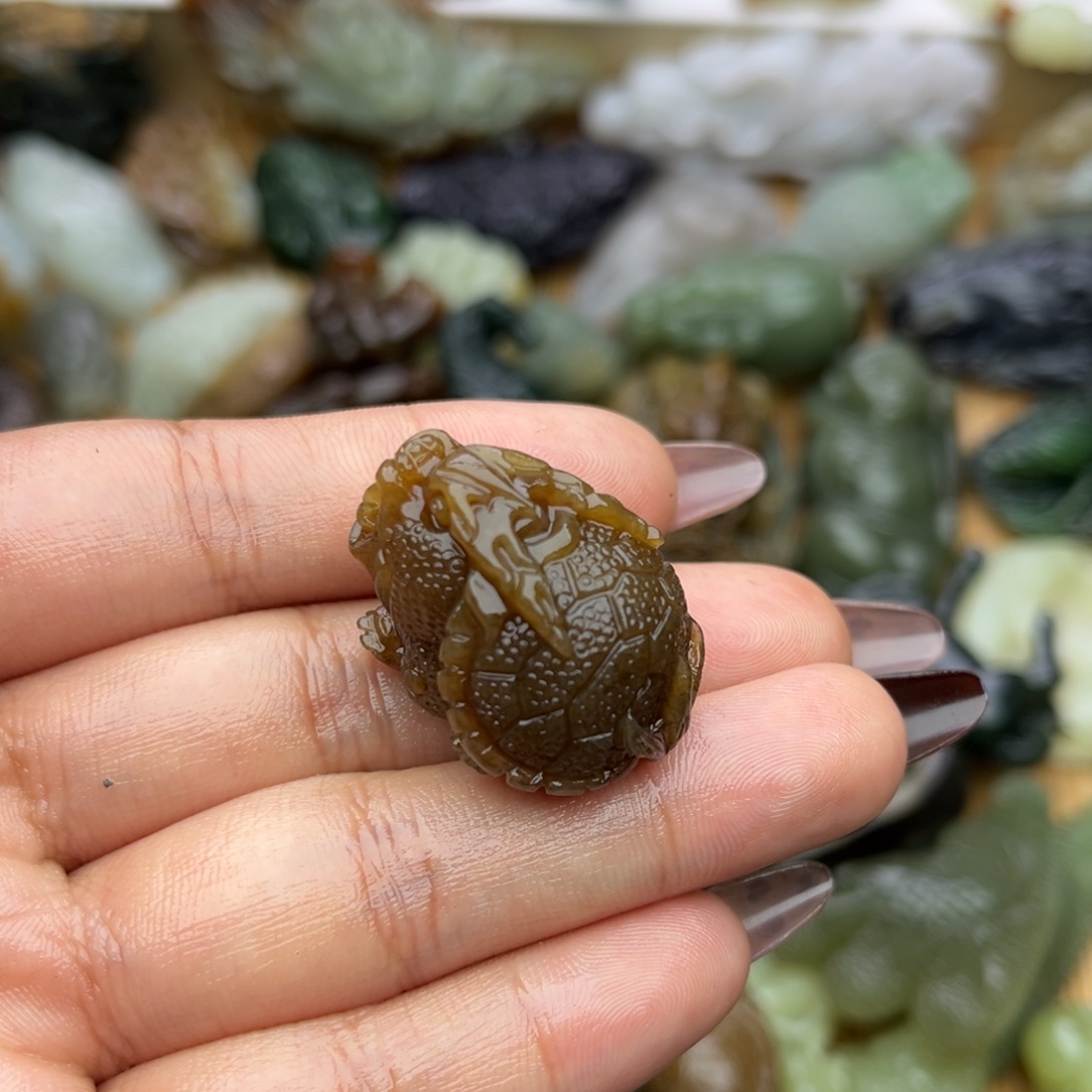 丕***定和田玉未镶嵌颈饰
