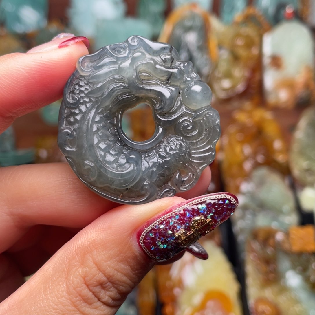 蛇纹石玉颈饰未镶嵌