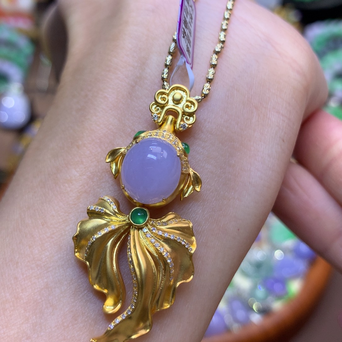 翡翠18K金镶嵌颈饰